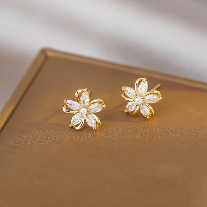 Helix Cartilage Ring - Dainty Flower Stud Earrings for Women