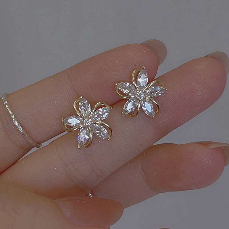 Dainty Flower Stud Earrings fo - Helix Cartilage Ring recension och pris