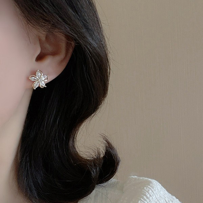 Dainty Flower Stud Earrings fo - Helix Cartilage Ring recension och pris